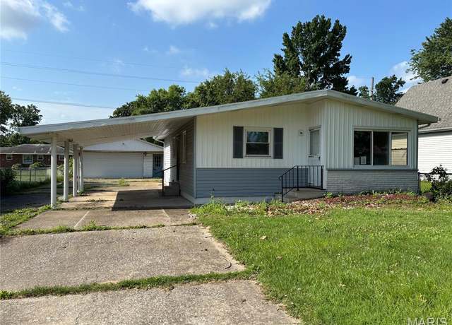 Property at 2614 Pine St, Granite City, IL 62040, 3 beds, 1 bath