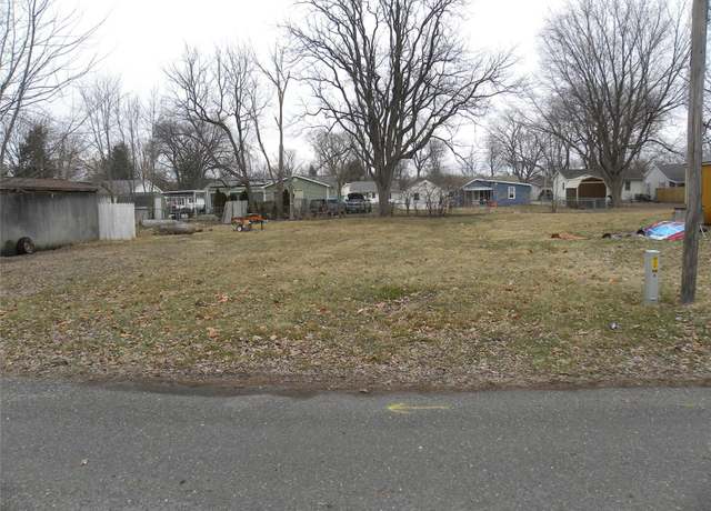 Property at 1007 W Spruce St, Jerseyville, IL 62052