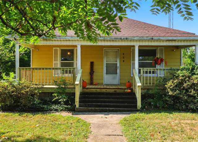 Property at 300 E Clouse St, Mountain Grove, MO 65711, 2 beds, 1 bath