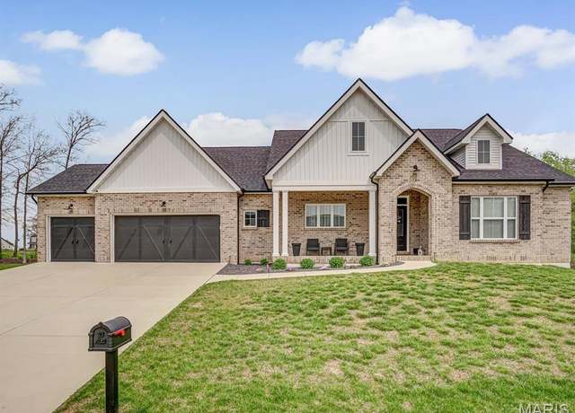 Property at 4911 Oak Falls Dr, Waterloo, IL 62298, 3 beds, 2.5 baths