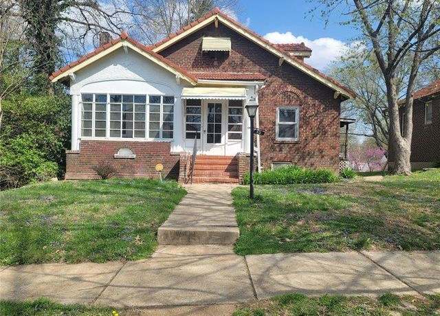 Property at 40 Sunset Ct, MO 63121, 3 beds, 2 baths