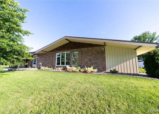 Property at 317 Johnson Pl, Palmyra, MO 63461, 3 beds, 3.5 baths