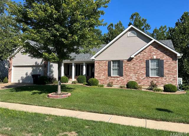 Property at 1631 Fairway Valley Dr, Wentzville, MO 63385, 3 beds, 2 baths