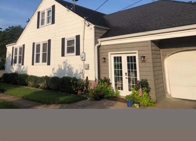 Property at 1610 Bloomfield St, Cape Girardeau, MO 63703, 3 beds, 1.5 baths