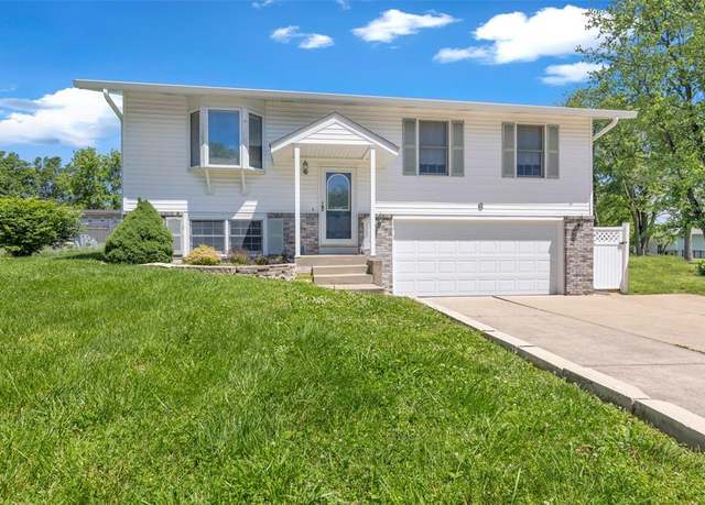 Property at 6 E Crestview Dr, O'fallon, MO 63366, 3 beds, 1.5 baths