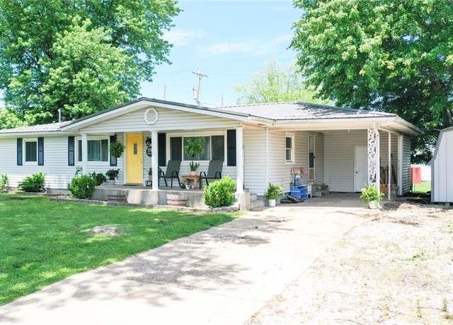 Property at 1110 W 3rd St, Salem, MO 65560, 3 beds, 1.5 baths