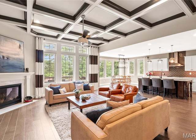 Property at 12705 Creekside View Dr, Creve Coeur, MO 63141, 3 beds, 3.5 baths