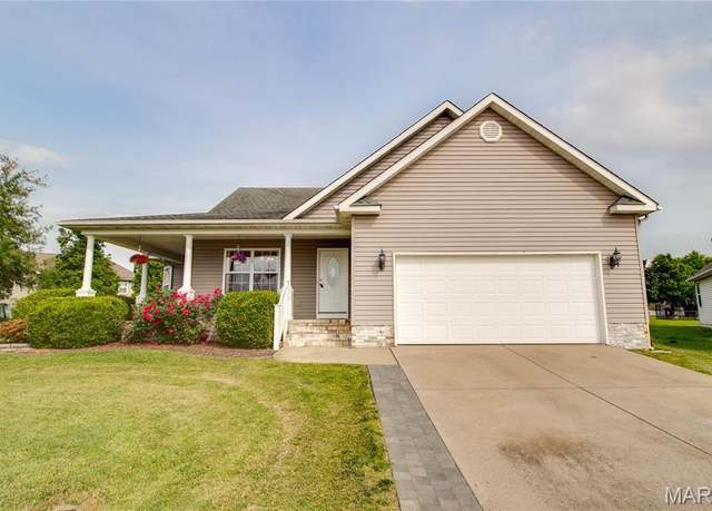 Property at 2 Breezeway Ct, Jerseyville, IL 62052, 3 beds, 2 baths