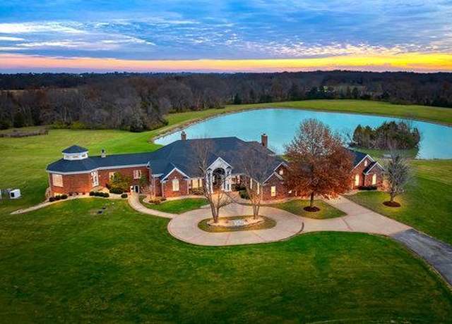 Property at 962 Highway W, Foristell, MO 63348, 5 beds, 5.5 baths