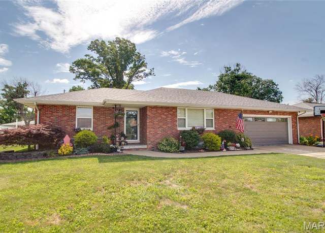 Property at 5511 Ladue Dr, Godfrey, IL 62035, 2 beds, 2 baths