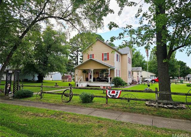 Property at 521 Cherry St, Tilden, IL 62292, 4 beds, 1 bath