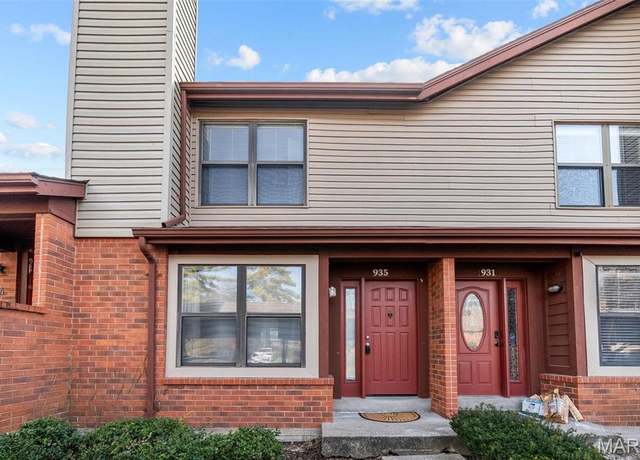 Property at 935 Quail Meadows Ct Unit B, Chesterfield, MO 63017, 2 beds, 2.5 baths
