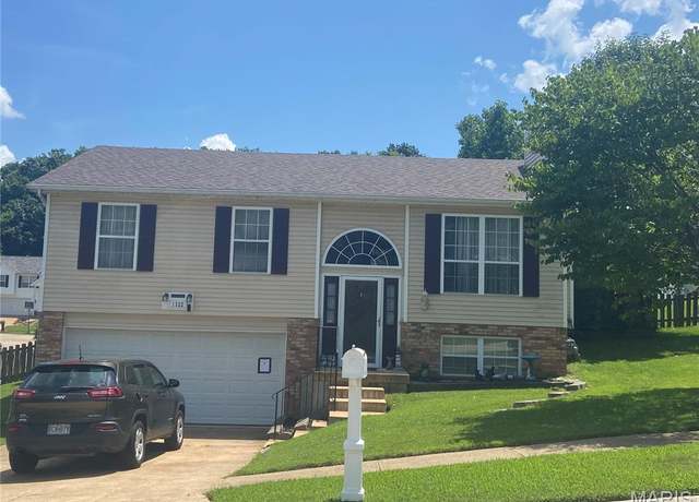 Property at 1322 Rockwood Forest Dr, Arnold, MO 63010, 3 beds, 2.5 baths