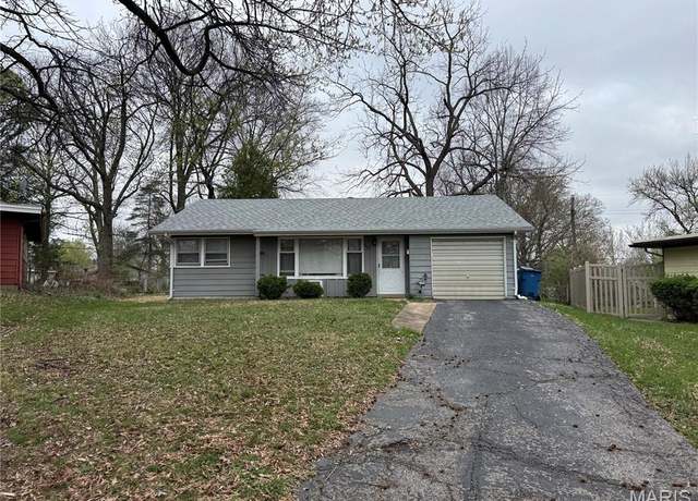Property at 8427 Rosalind Ct, St John, MO 63114, 2 beds, 1 bath