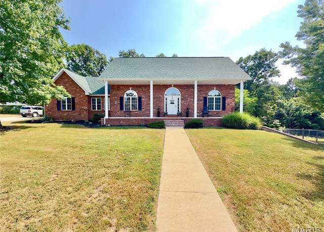 Property at 102 Opal St, Waynesville, MO 65583, 5 beds, 3 baths