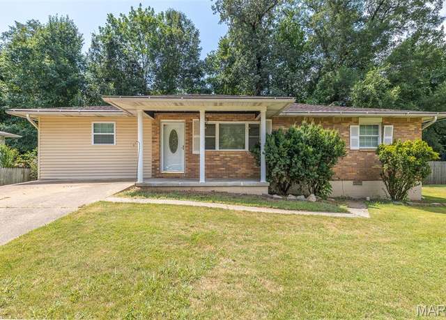 Property at 211 Hampton Ct, Poplar Bluff, MO 63901, 3 beds, 2 baths