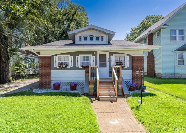 Property at 414 E Lorena Ave, Wood River, IL 62095, 2 beds, 2 baths