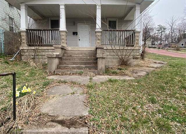 Property at 1224 E 4th St, Alton, IL 62002, 6 beds, 2 baths