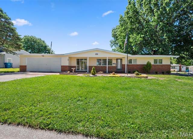 Property at 122 S Pam Ave, St Charles, MO 63301, 3 beds, 2.5 baths