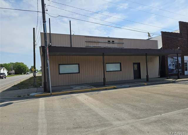 Property at 103 E Broad St, Raymond, IL 62560, 2 beds, 1 bath