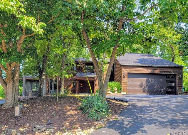 Property at 12795 Nanell Ln, St Louis, MO 63127, 4 beds, 3.5 baths