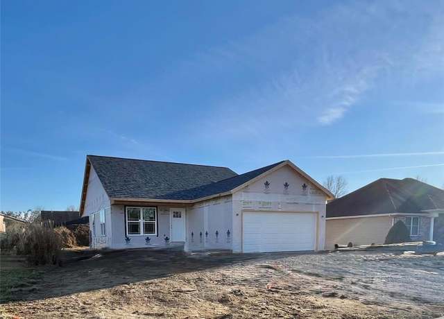 Property at 1016 Fox Manor Ct, Staunton, IL 62088, 3 beds, 2 baths