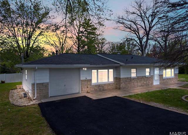 Property at 4215 Leonard Drive Dr, St Louis, MO 63128, 2 beds, 1 bath