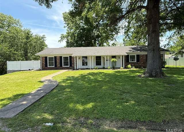 Property at 414 Hillcrest Dr, Sullivan, MO 63080, 3 beds, 2 baths