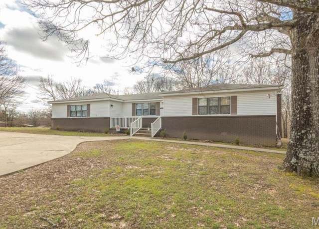 Property at 2228 Grand Ave, Poplar Bluff, MO 63901, 4 beds, 2 baths