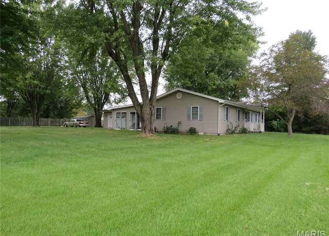 Property at 208 E Bittersweet Dr, Gerald, MO 63037, 3 beds, 2 baths