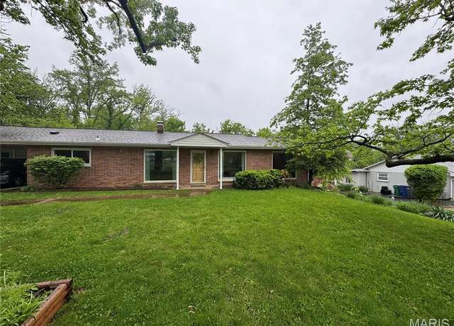 Property at 4 Country Squire Ln, St Louis, MO 63146, 3 beds, 2 baths