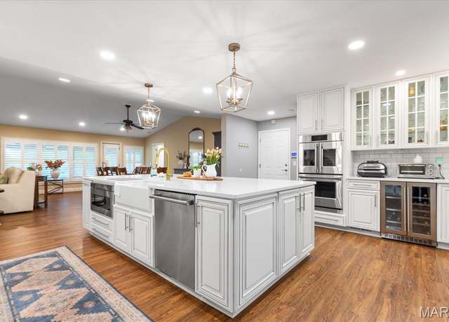 Property at 110 New Ballwin Rd, Ballwin, MO 63021, 4 beds, 2.5 baths