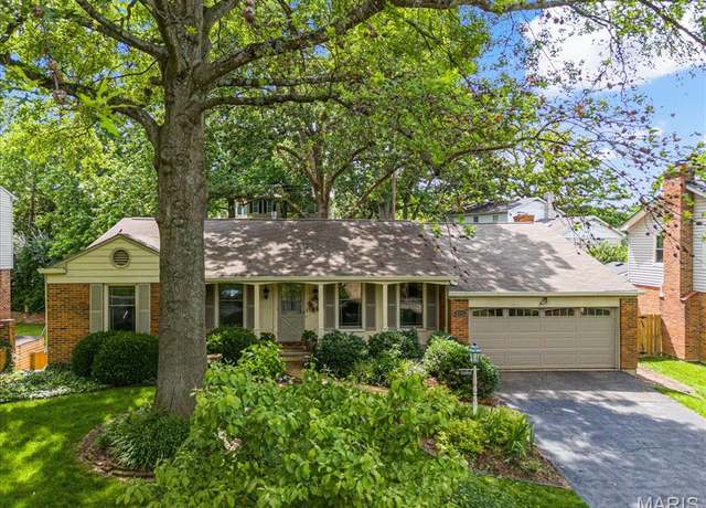 Property at 1161 N Berry Rd, St Louis, MO 63122, 3 beds, 2.5 baths