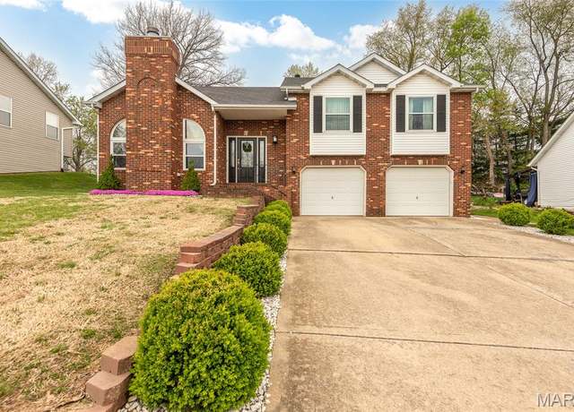 Property at 34 Windermere Dr, Glen Carbon, IL 62034, 4 beds, 2.5 baths