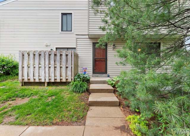 Property at 17 Megans Ct, O'fallon, MO 63366, 2 beds, 1.5 baths