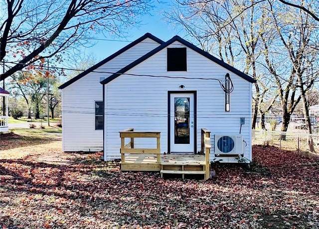 Property at 1004 Thomasville Rd, Houston, MO 65483, 2 beds, 1 bath