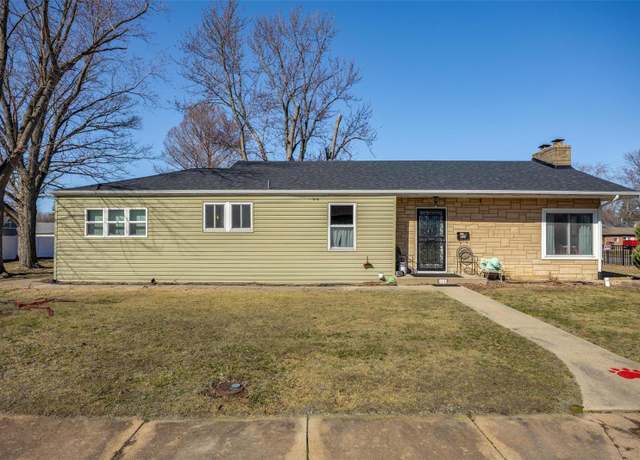 Property at 901 W Spring St, Staunton, IL 62088, 3 beds, 1 bath