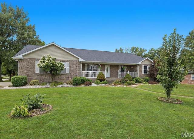 Property at 830 Wayne St, Carlyle, IL 62231, 4 beds, 3 baths