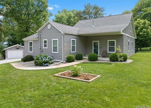Property at 626 W Main St, Lebanon, IL 62254, 4 beds, 3 baths