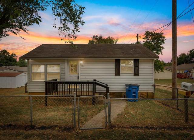 Property at 1106 E Walnut St, Desloge, MO 63601, 3 beds, 2 baths