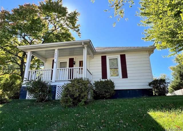 Property at 1402 W Randolph St, Vandalia, IL 62471, 3 beds, 2 baths