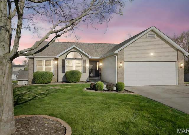 Property at 18 Santa Fe Trail Ct, St Peters, MO 63376, 5 beds, 3 baths