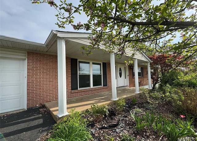 Property at 11148 De Malle Dr, St Louis, MO 63146, 3 beds, 2 baths