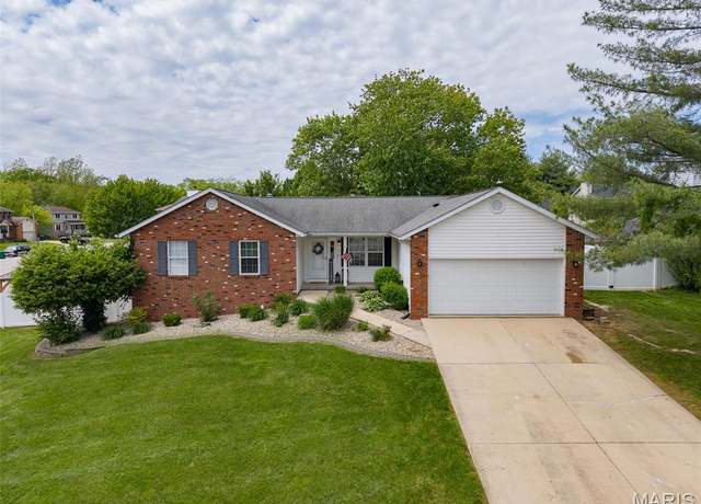 Property at 1401 Amberleaf Ct, O'fallon, IL 62269, 5 beds, 3 baths