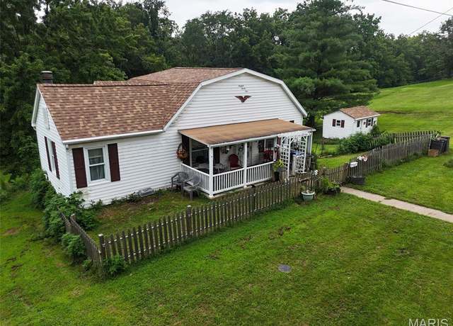 Property at 1924 Booker St, Hannibal, MO 63401, 2 beds, 1 bath