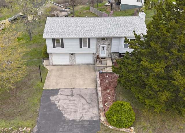 Property at 19985 Simmons Rd, Waynesville, MO 65583, 4 beds, 3 baths