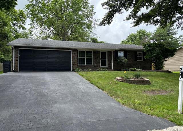 Property at 220 Country Meadow Ln, Belleville, IL 62221, 3 beds, 1 bath
