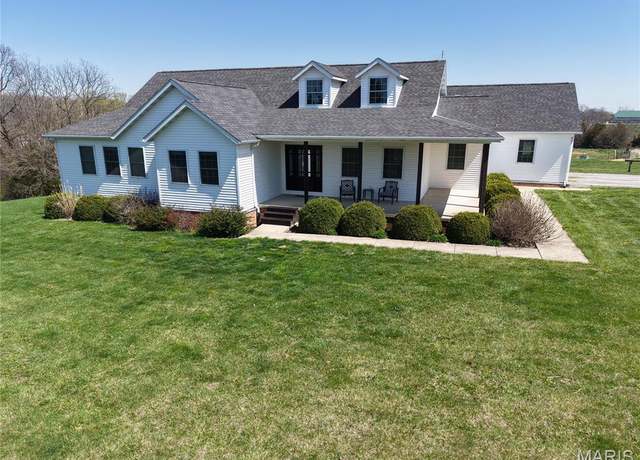 Property at 8680 Eleven Pt, Hannibal, MO 63401, 5 beds, 3.5 baths