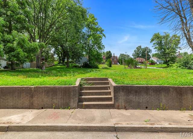 Property at 1219 N 4th St, St Charles, MO 63301