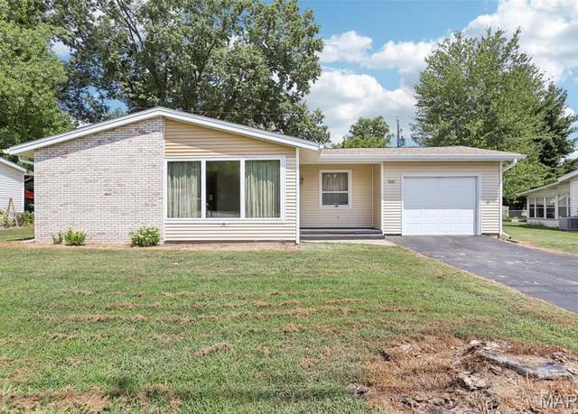 Property at 1957 E Union Ave, Litchfield, IL 62056, 3 beds, 2 baths